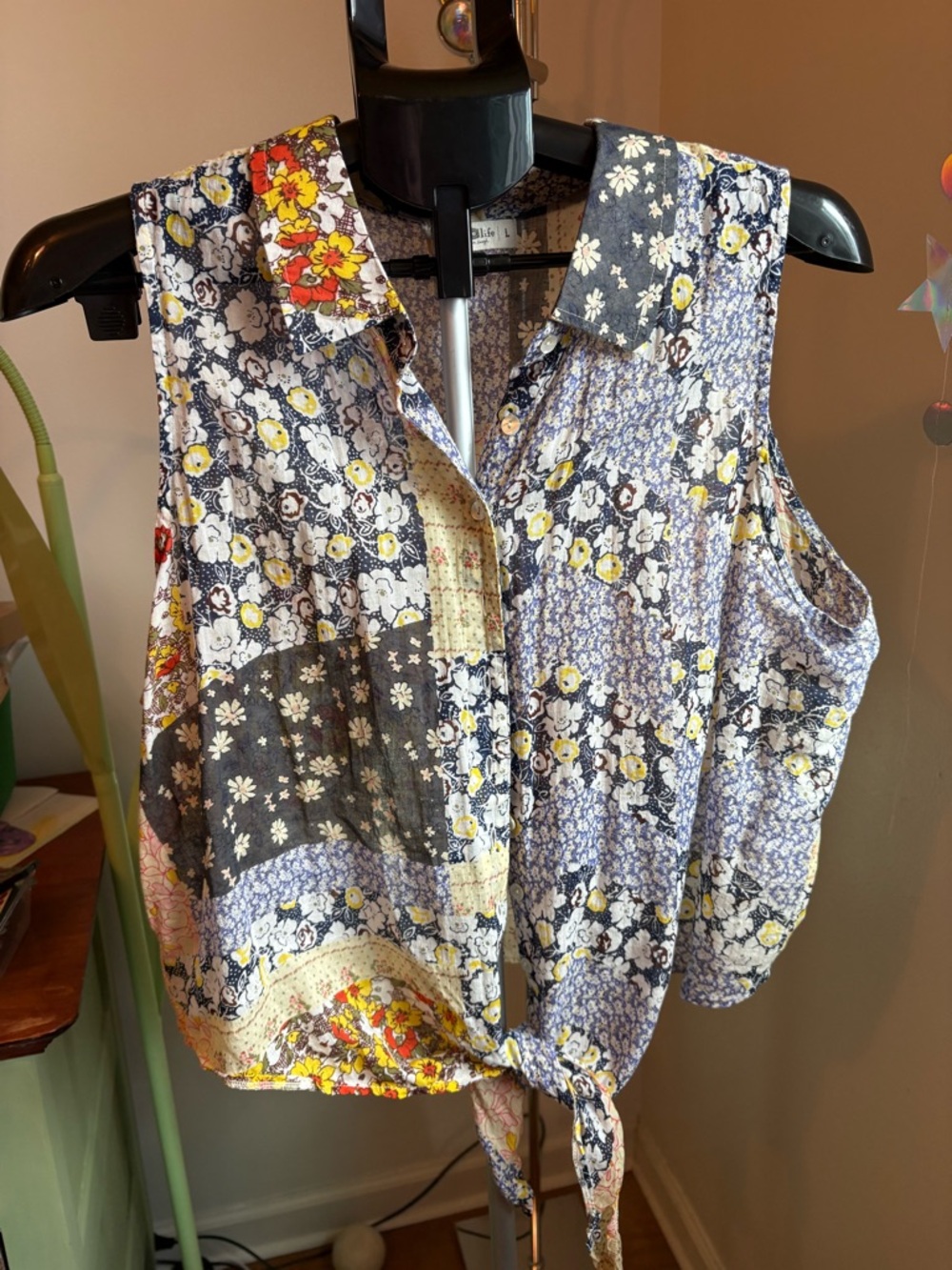 NATURAL LIFE Lola Sleeveless Patchwork Floral Patchwork Tie-Front Blouse
